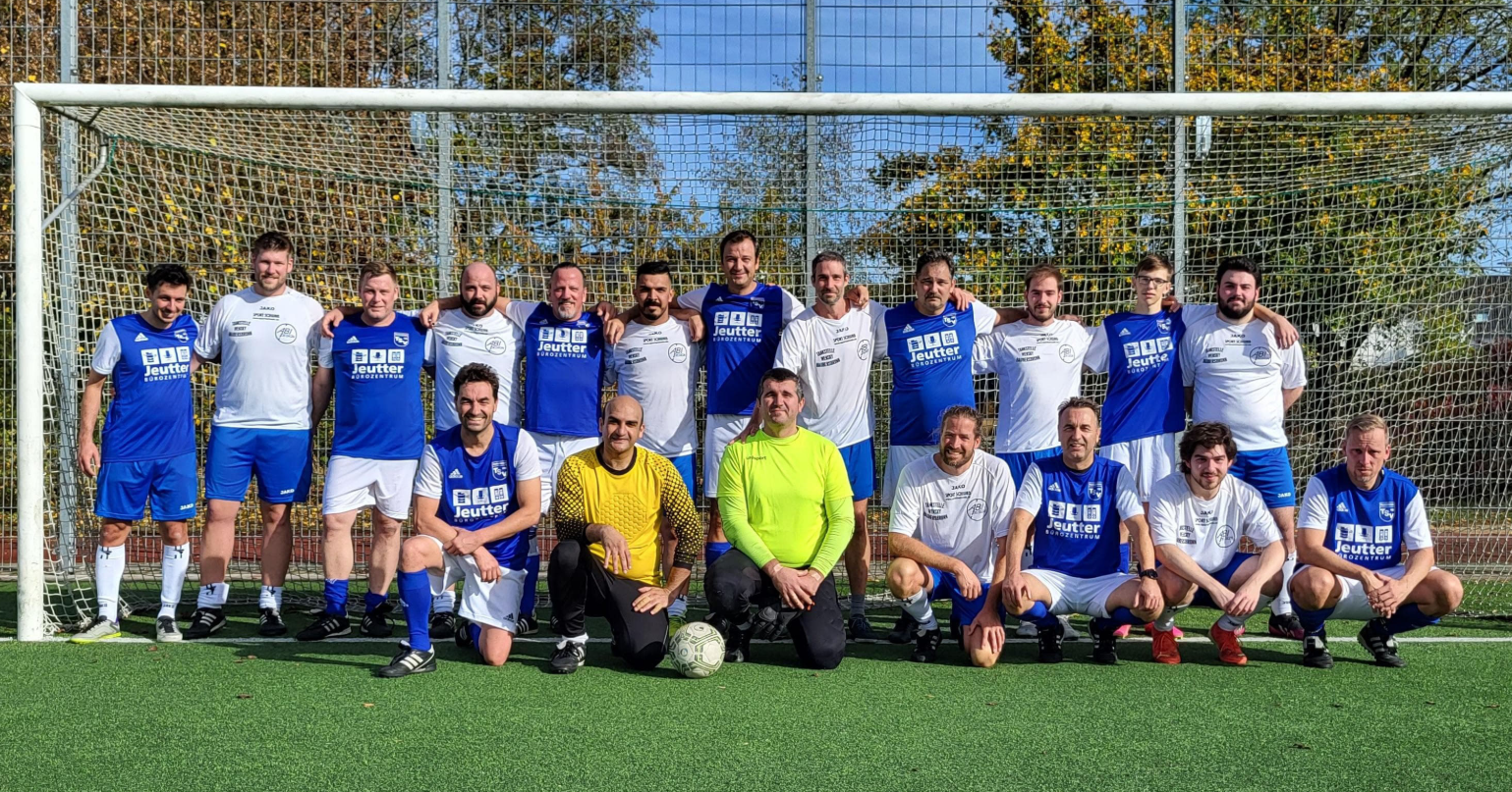 Mannschaftsbild der AH des TSV Haubersbronn beim jährlichen Highlight Spiel AH alt gegen AH jung 2023.