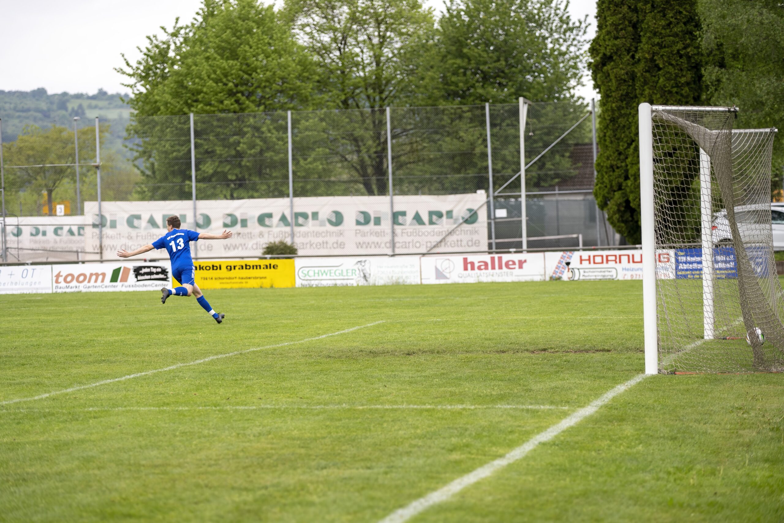 Bild aus dem Spiel TSV Haubersbronn gegen Höfen Baach am 04.05.25. Peter F. beim Jubel nach seinem Siegtreffer. Wiedermal schlägt der Edeljoker zu.